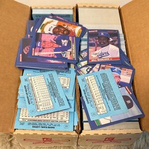 Vintage 1986 Baseball Trading Cards Collection lot. 
2 boxes